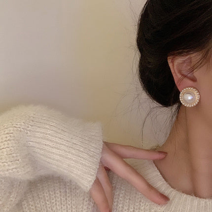Retro Round Pearl Earrings