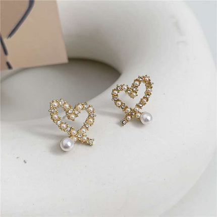 Irregular Hollow Heart Pearl Earrings