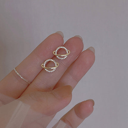 Twist Hollow Round Rhinestone Stud Earring