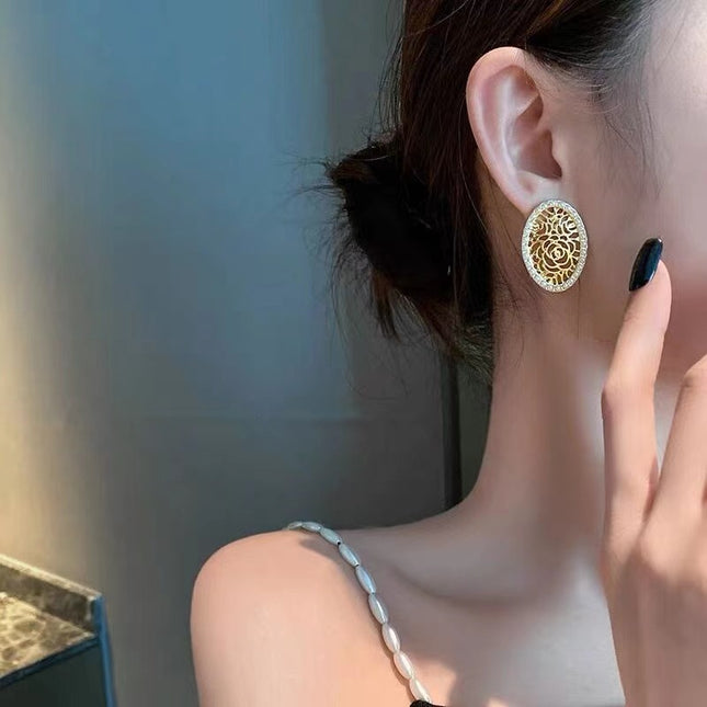 Hollow Pearl Oval Retro Earrings