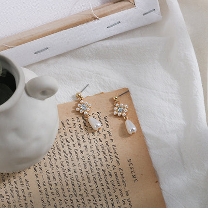 Rhinestone Flower Pearl Stud Earring