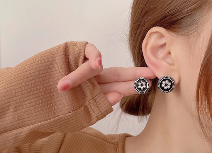 Flower Pearl Design Earrings Round Pearl Earrings