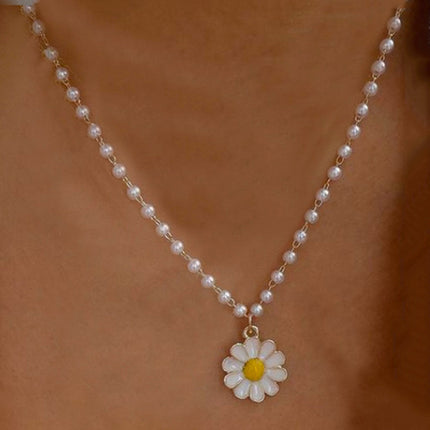 Pearl Daisy Necklace