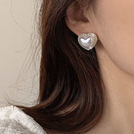 Romantic Elegant Heart Pearl Stud Earrings