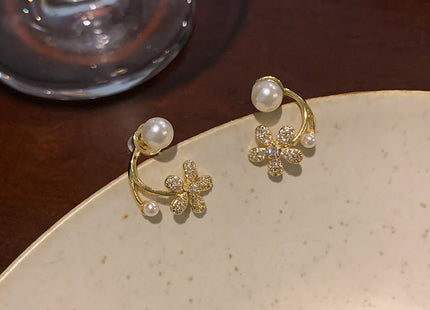 Imitation Pearl Flower Stud Earrings