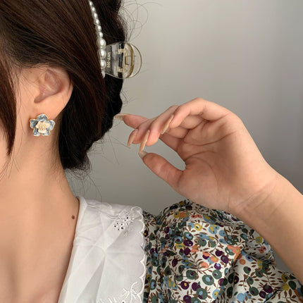 Gray Petal Daisy Earring - FASHION SHEGOODS LLC