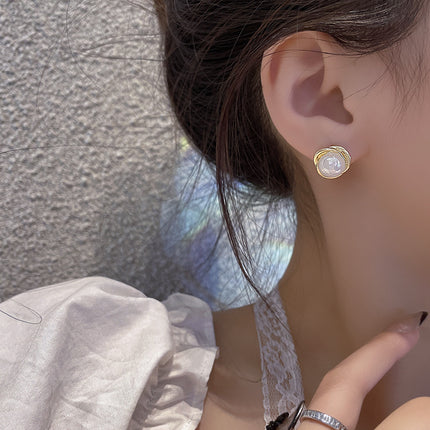 Round Pearl Elegant Earrings